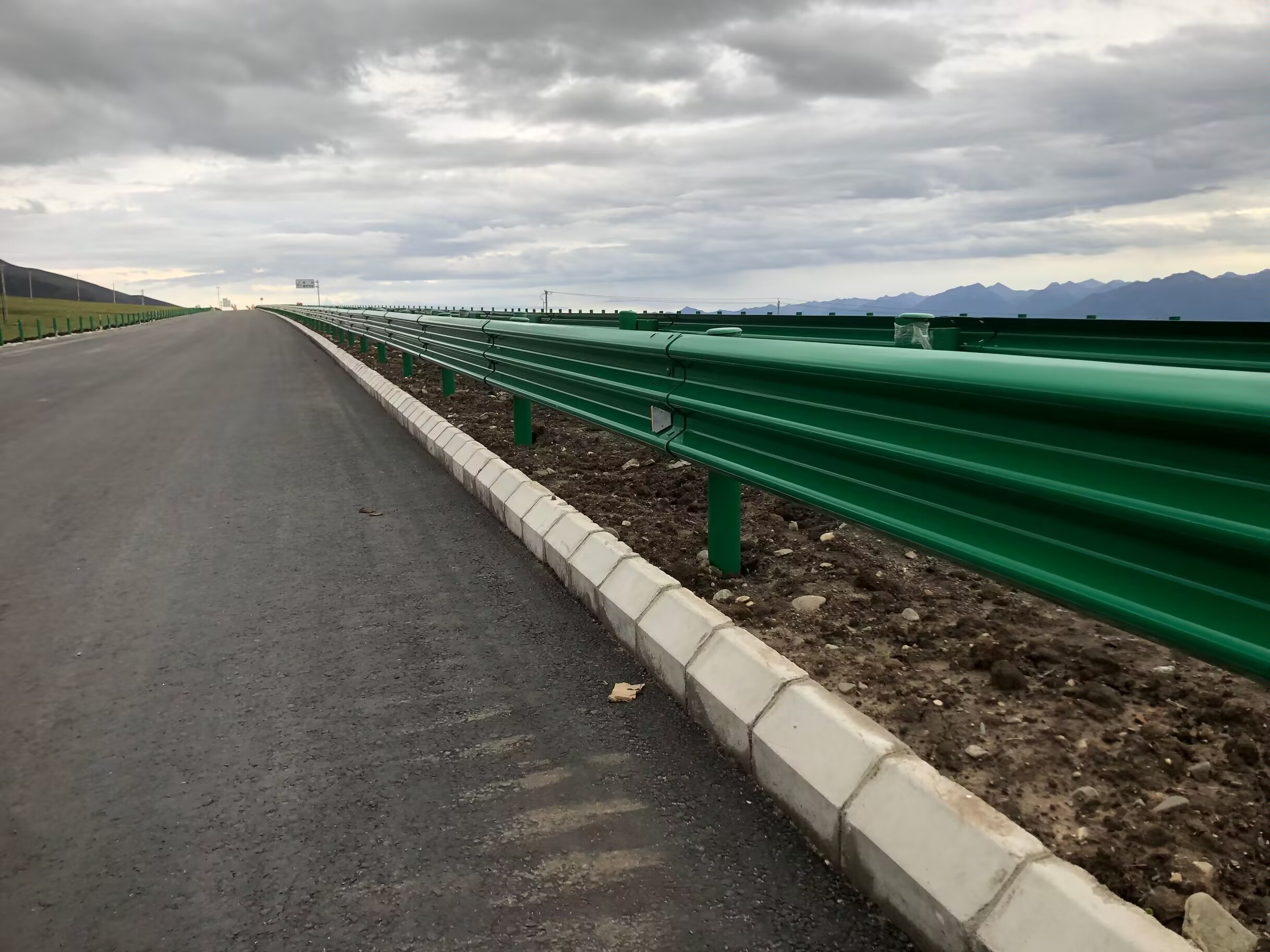 华蓥市乡村公路波形护栏波形护栏板 - 推荐